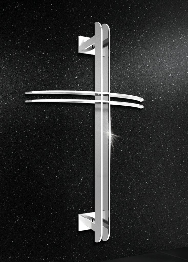 Smukły srebrny krzyż o abstrakcyjnym wzornictwie do ozdoby nagrobnej.